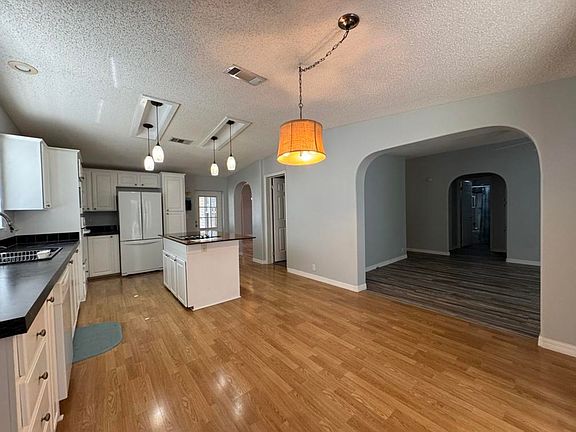 5th image of 4 Winthrop Ln