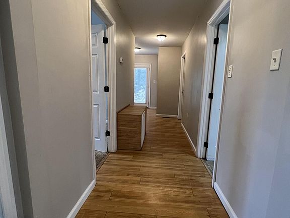 4th image of 320 W Inskip Dr