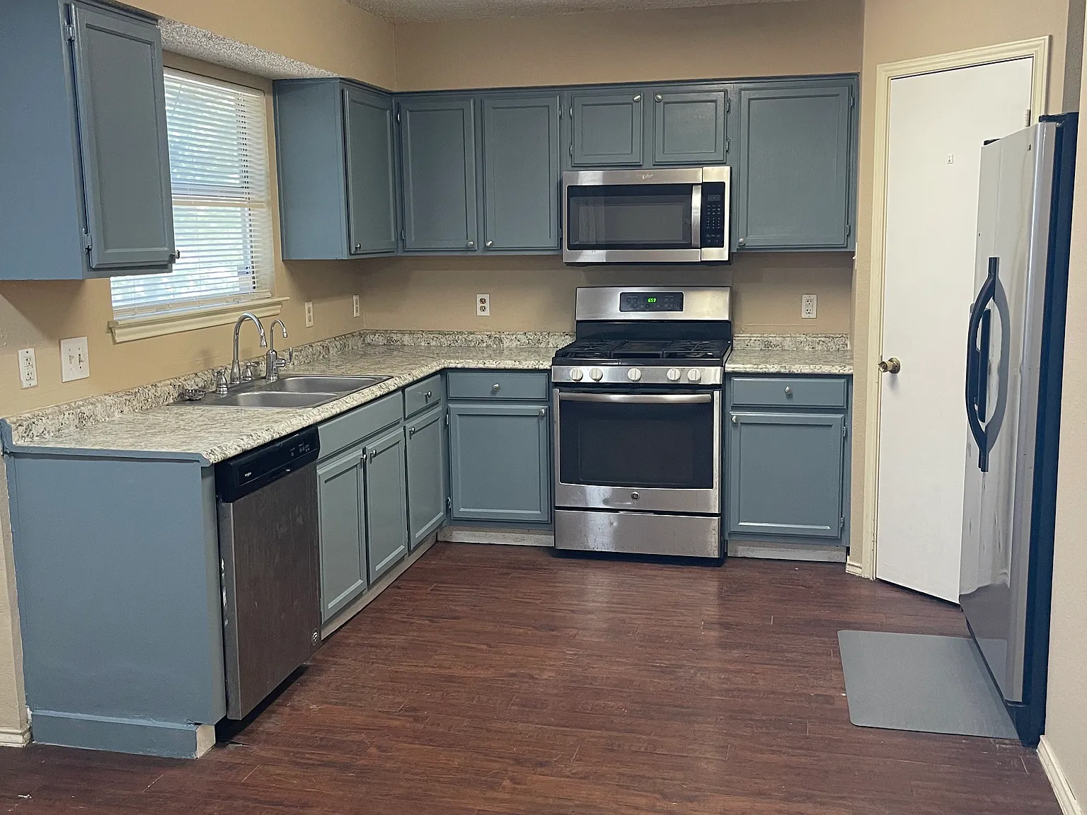 4 bed, 2.5 bath, 1796 sqft, $1,895 — Photo 4