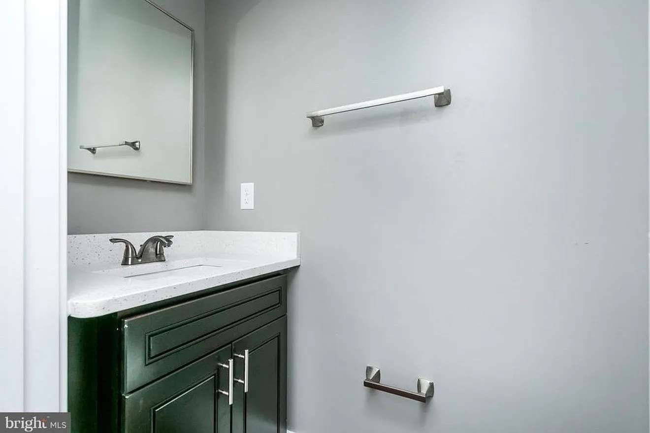 2 bed, 2.5 bath, 1200 sqft, $2,400 — Photo 4