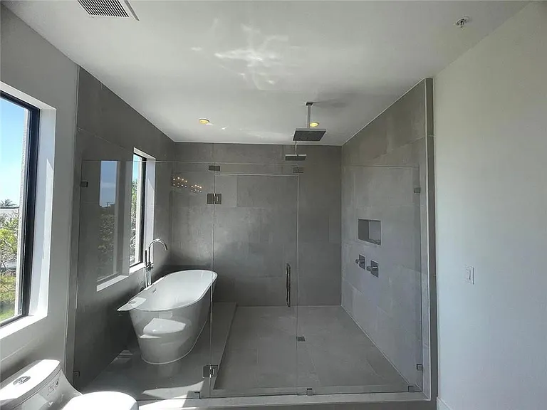 113 SE 1st Cir — Photo 12