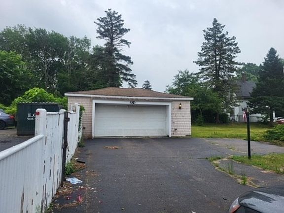 2nd image of 302 School St