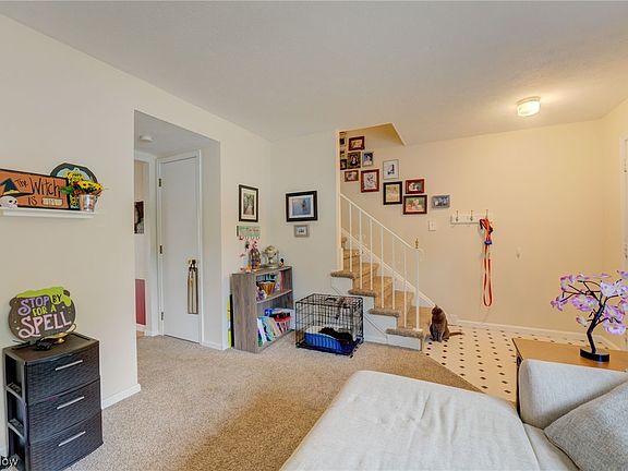 4th image of 6901 N Parkway Dr