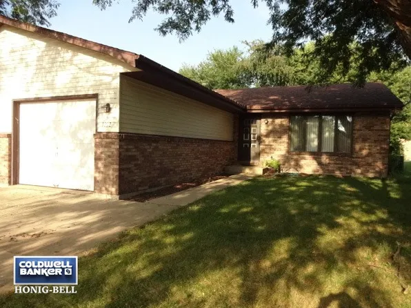 1212 Briarcrest Dr, Ottawa, IL 61350