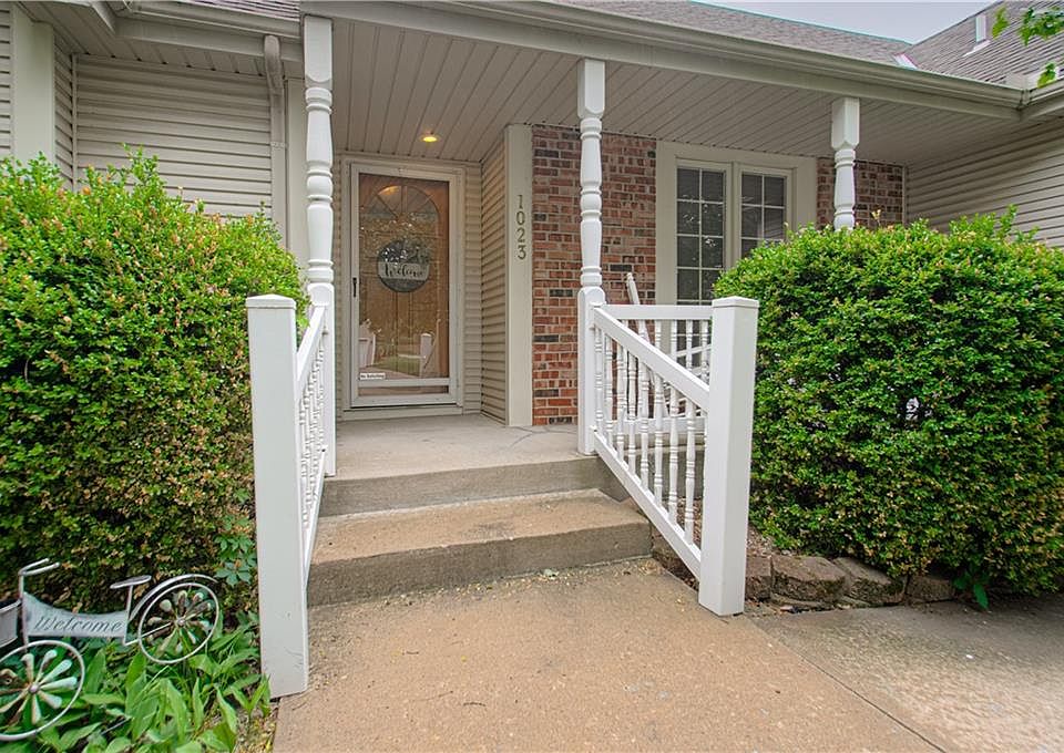 1st image of 1023 E Oakview St