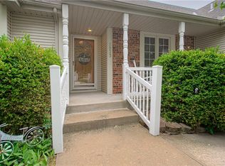 1023 E Oakview St, Olathe, KS 66061