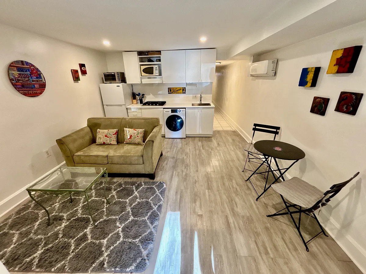 Building Photo - 1027 Euclid St NW #BASEMENT