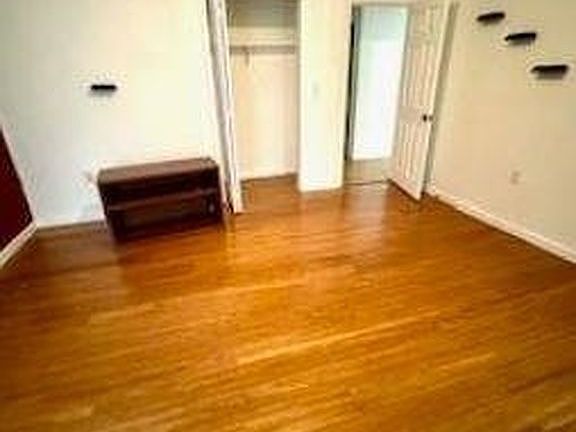 4th image of 131 Kensington Ave #1L