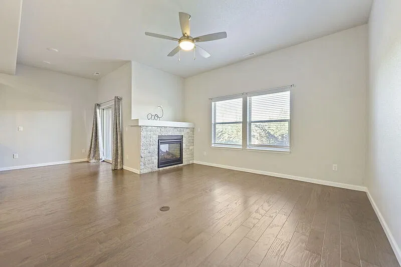 3 bed, 2.5 bath, 1817 sqft, $2,400 — Photo 4