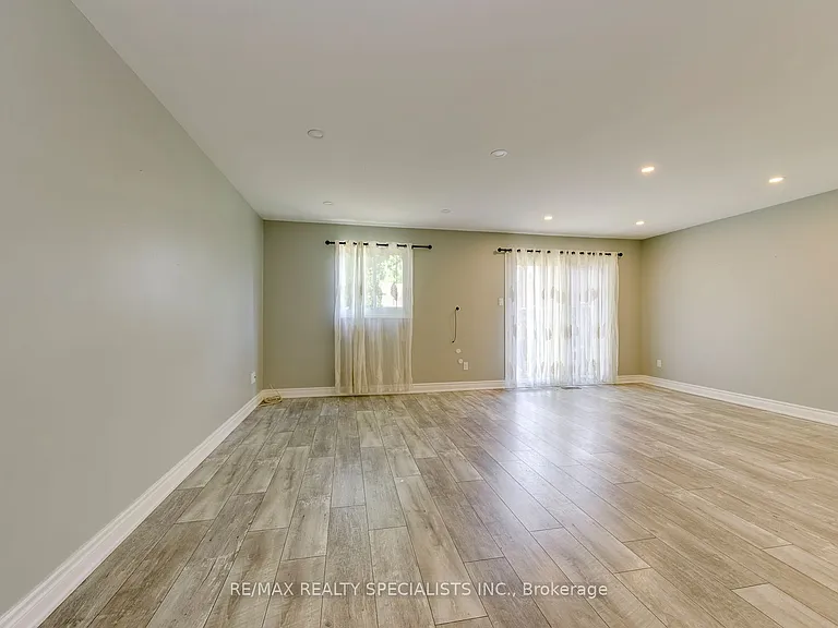 93 Hansen Rd N #100 — Photo 11