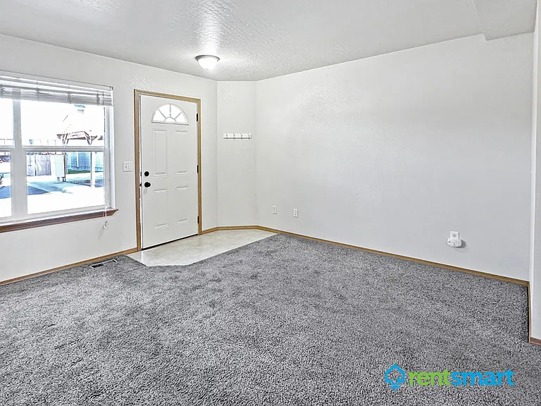 2201 Railroad St W #202 — Photo 2
