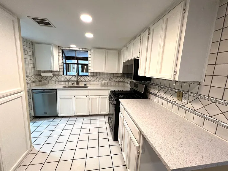 8423 Timber Ml — Photo 5