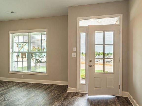 Entry & Flex/Formal Dining Space