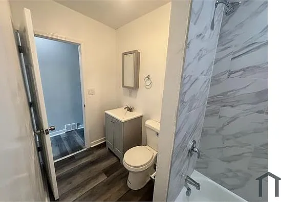 2116 Arlington Ave — Photo 4