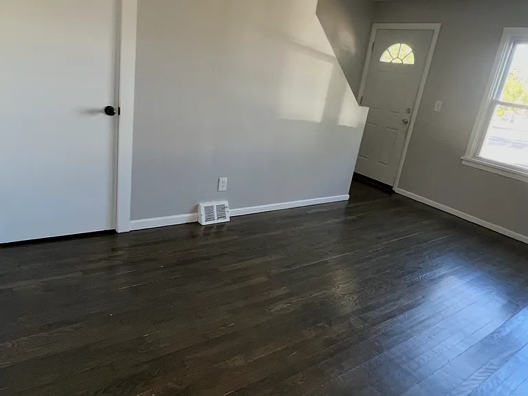 11-17 Dupont Pl #15 — Photo 28