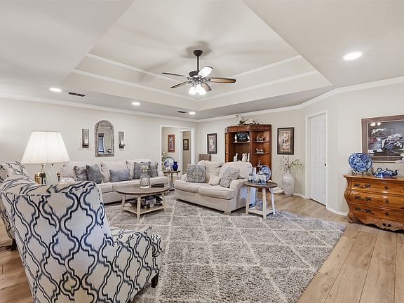 4th image of 121 Hollie Cir