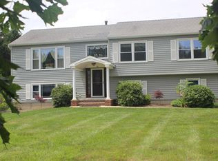 10 Wyncrest Ln, Tinton Falls, NJ 07753