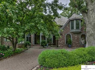 9615 Oak Cir, Omaha, NE 68124