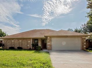 6203 Lotus Dr, Arlington, TX 76001
