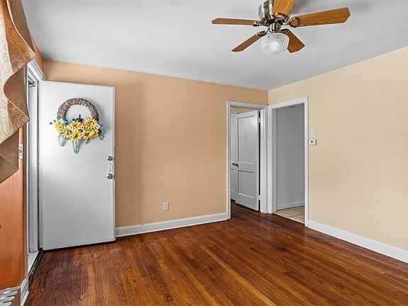 3rd image of 39 Clinton St
