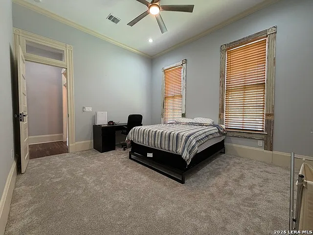 1133 E Crockett St — Photo 21