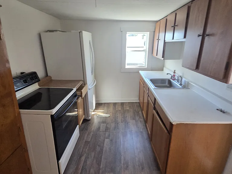 16 Swan Ln #A — Photo 2
