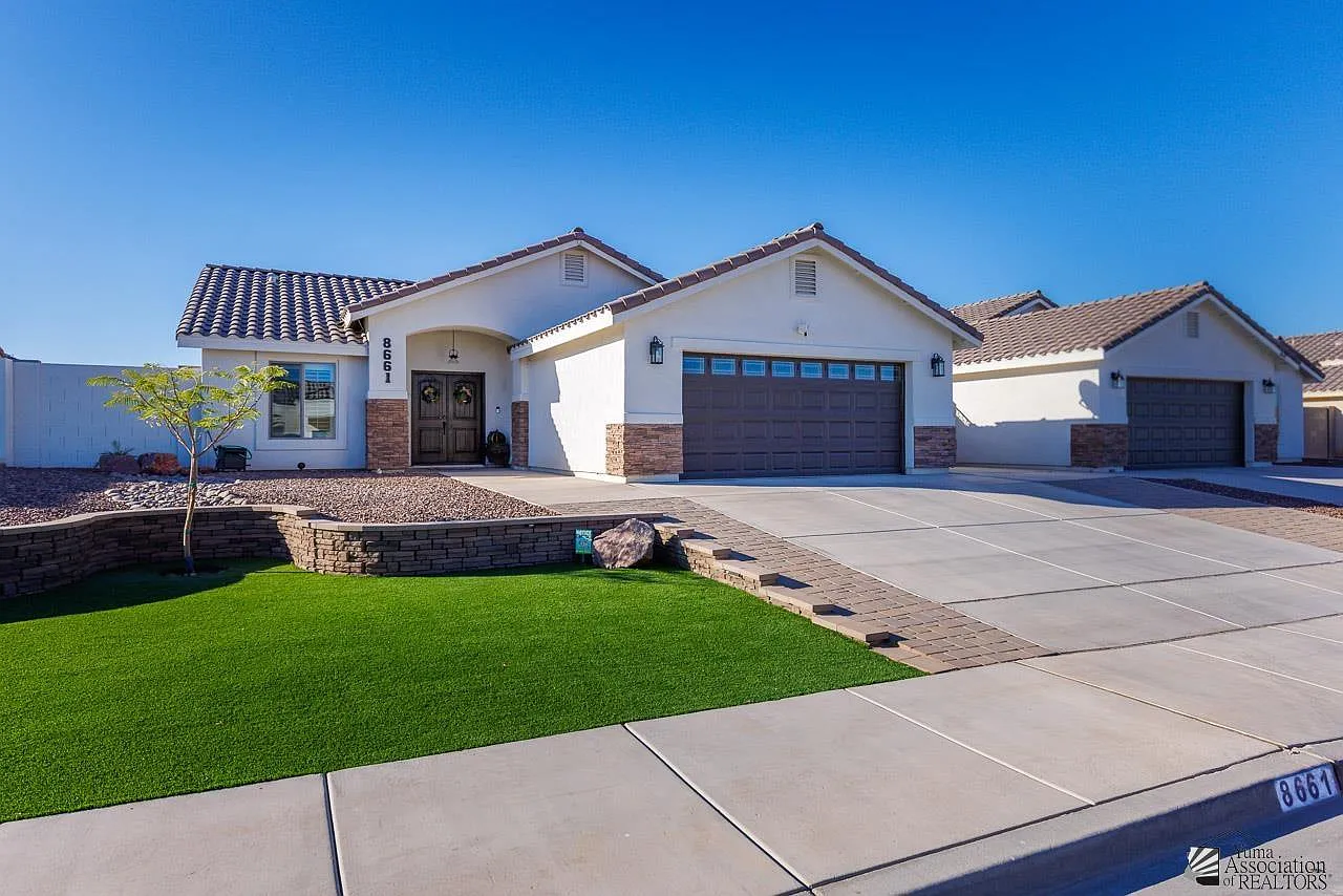 3 bed, 2.0 bath, 1304 sqft, $2,400 — Photo 2