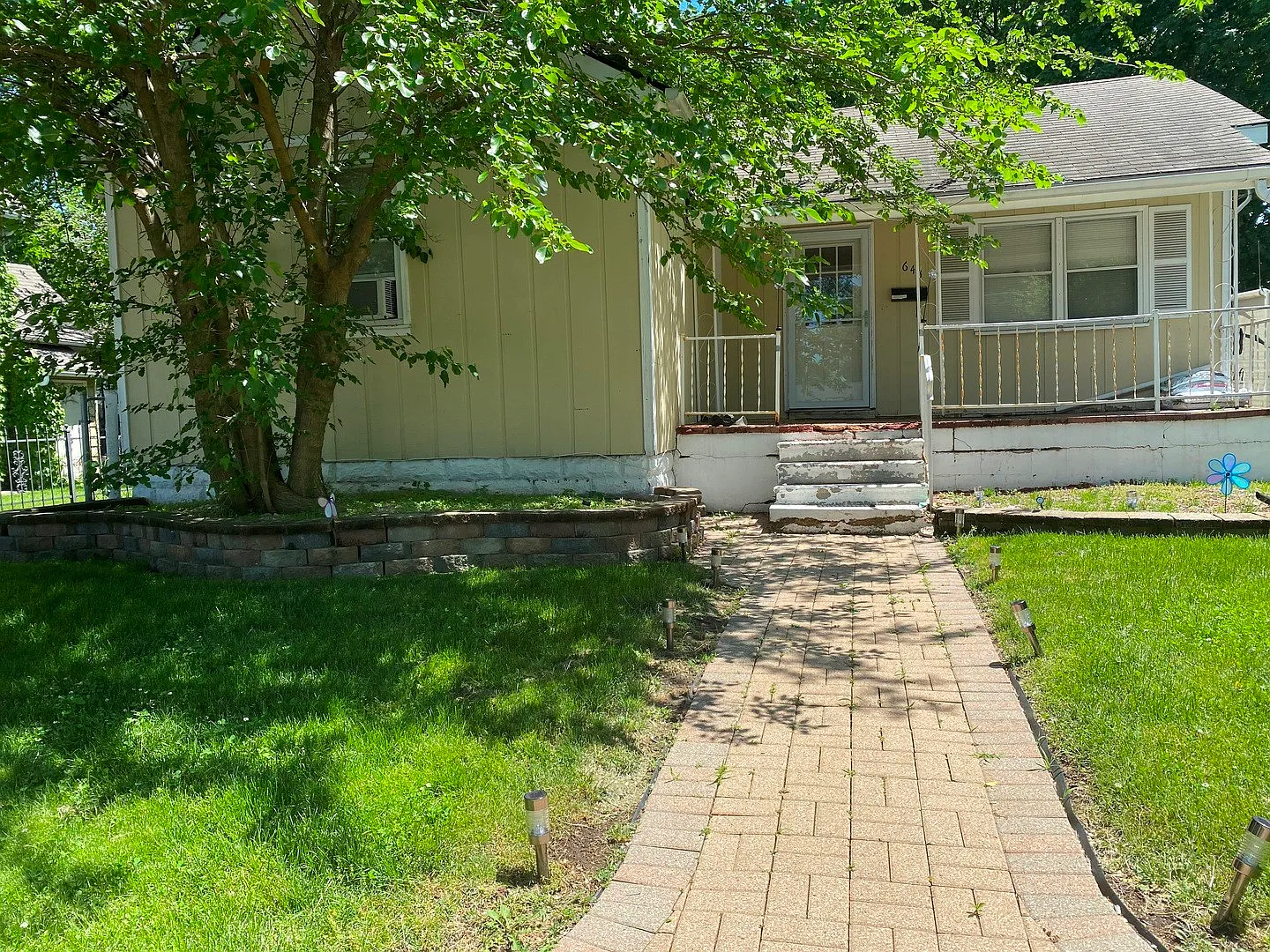 643 Hammond Ave photo 1