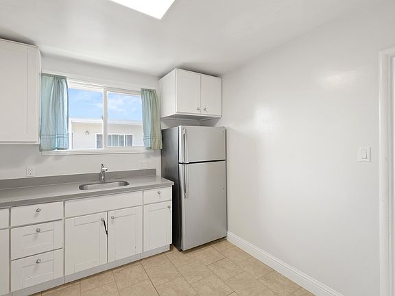 5th image of 314 E Poplar Ave #9