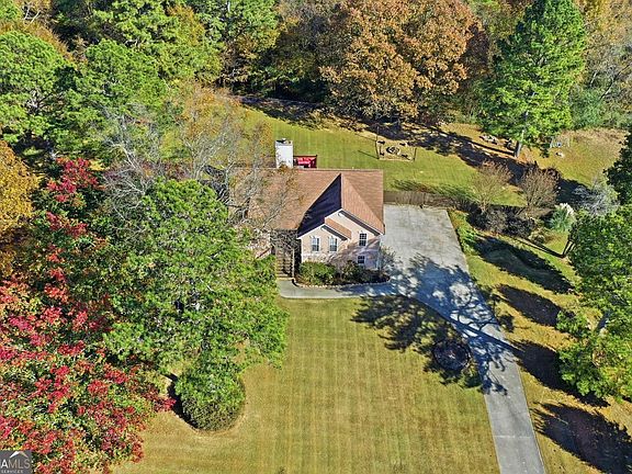 2nd image of 137 Orchard Way SE