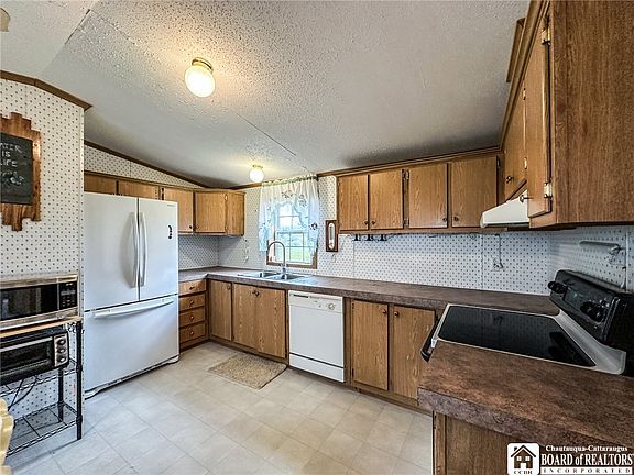 3rd image of 293 Bray Rd