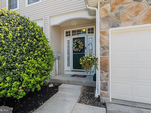 4th image of 30 Spyglass Ct