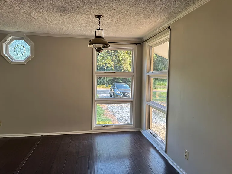 124 Roxie Ln — Photo 7