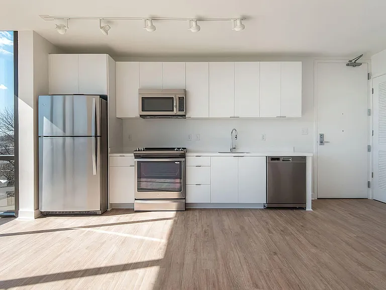 Hendrix Apartments — Photo 18