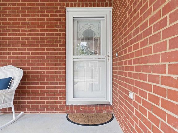 5th image of 3889 Throne Ct