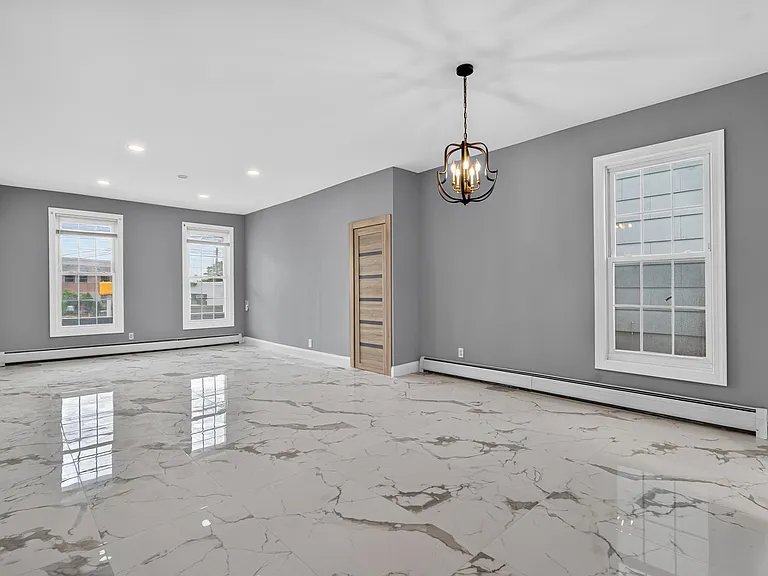 255 Kennedy Blvd — Photo 2