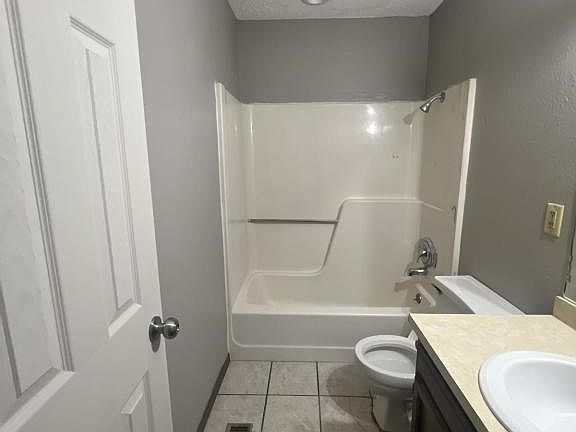 4th image of 825 Valley Woods Dr Unit A