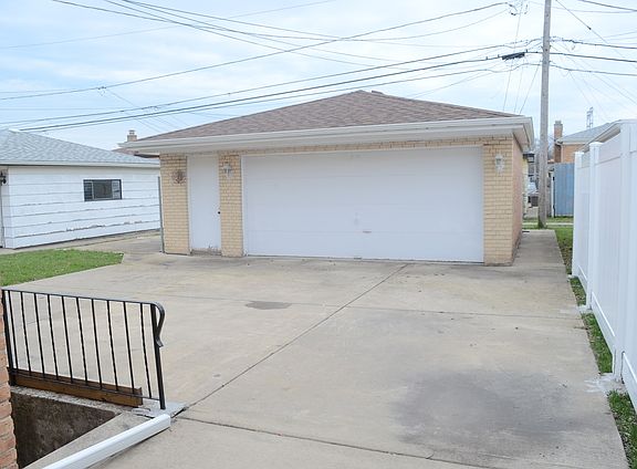 3rd image of 677 Muskegon Ave