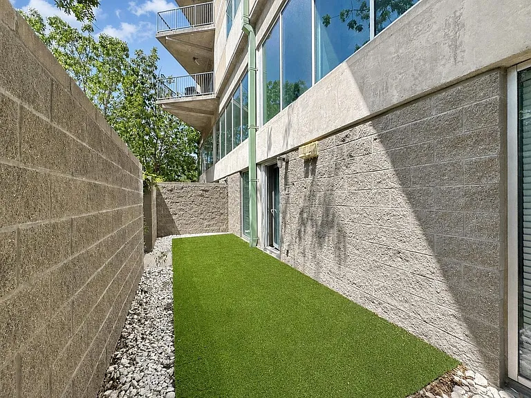 1001 Belleview St #103 — Photo 25