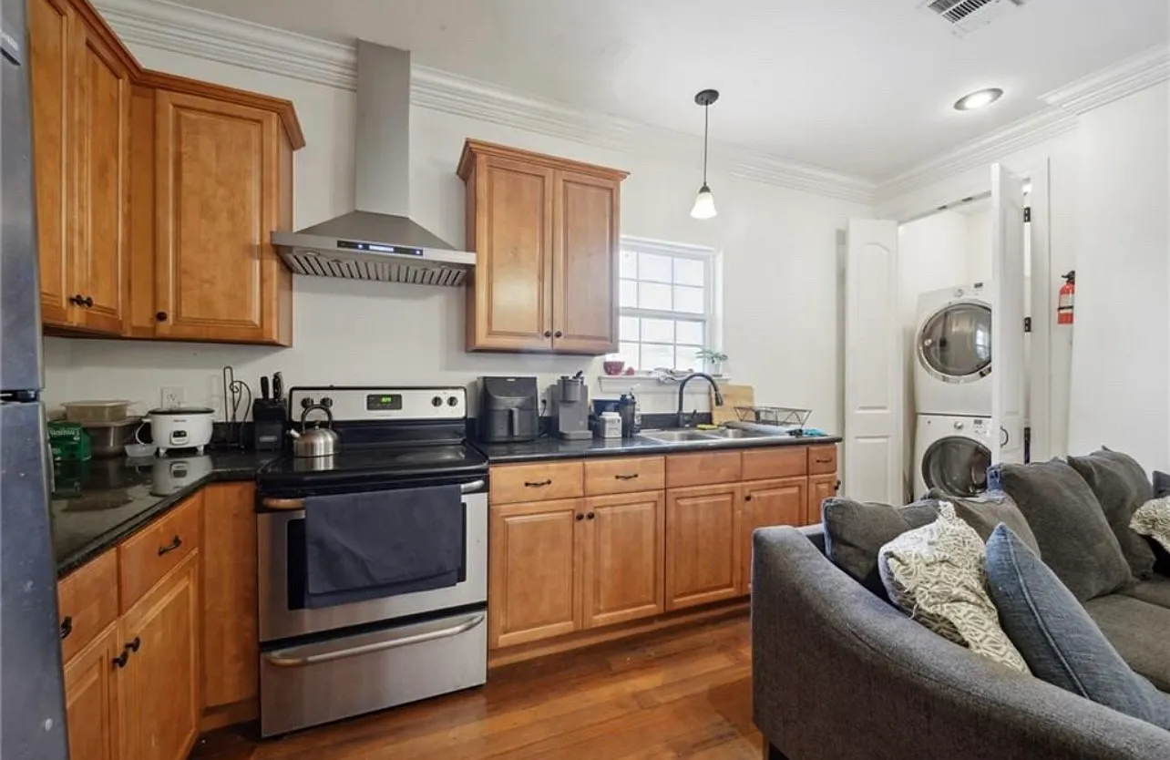 2703 Amelia St — Photo 4
