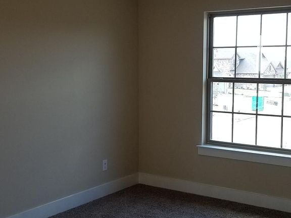2nd image of 4907 Villas Dr