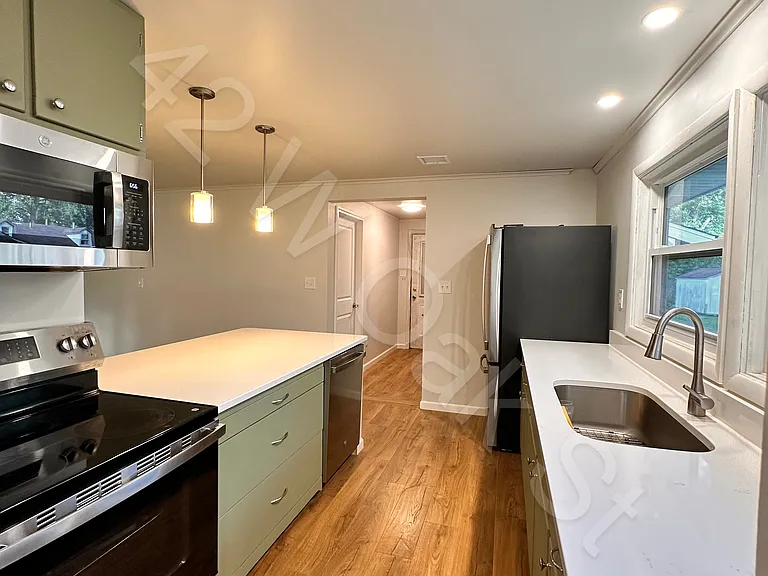 42 W Oak St — Photo 3