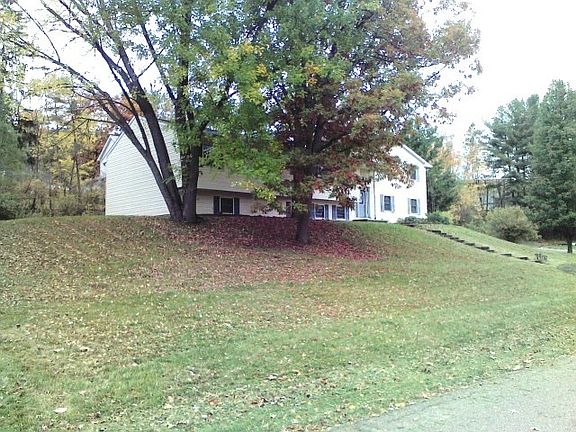 5th image of 271 Parkwood Ave