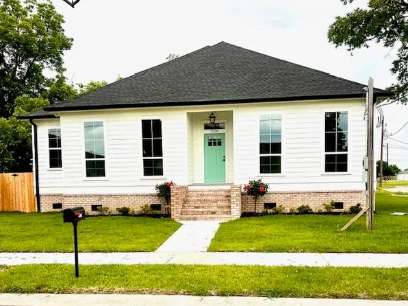 7205 Sally St, Arabi, LA 70032