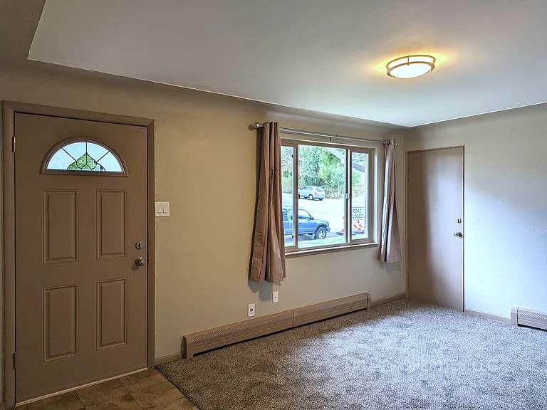 1005 N Newton St — Photo 4