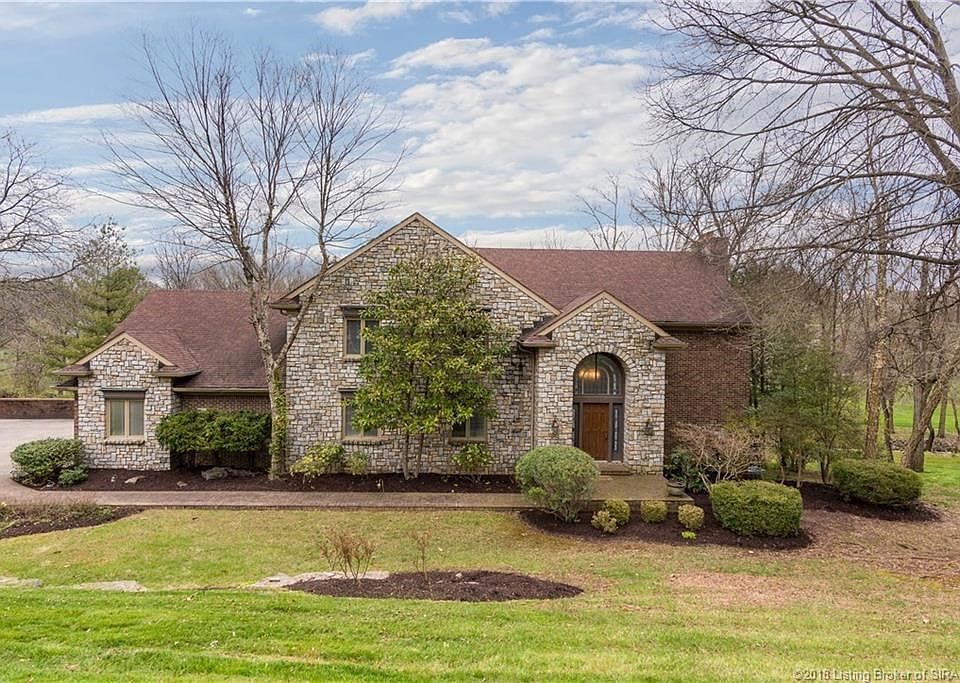 Stately HOne sits on 1.6 Acres