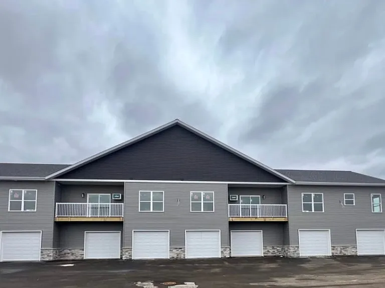 741 Meridian Dr — Photo 1