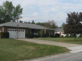813 Carnation Dr, Wapakoneta, OH 45895