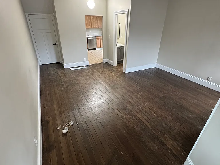 827 Franklin St — Photo 2