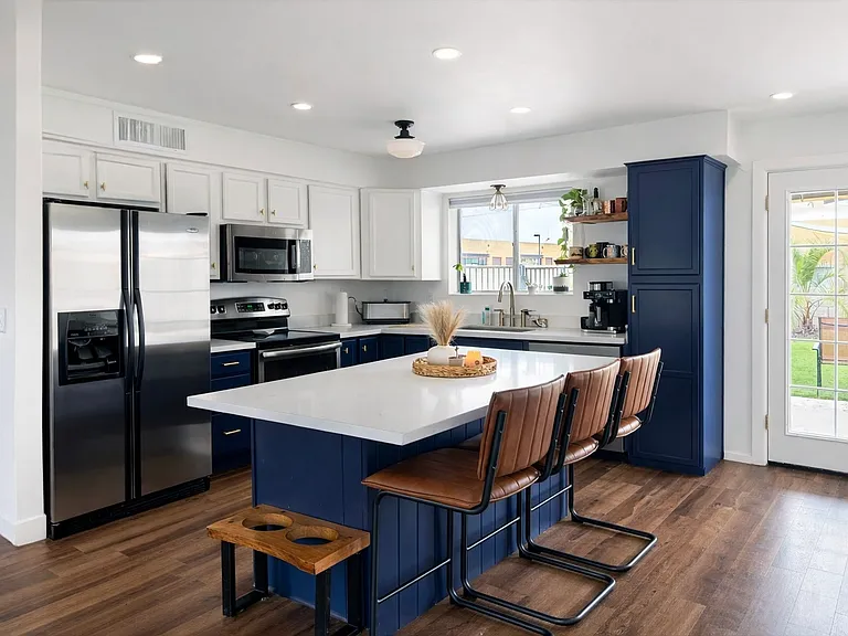 724 N Pine St — Photo 2